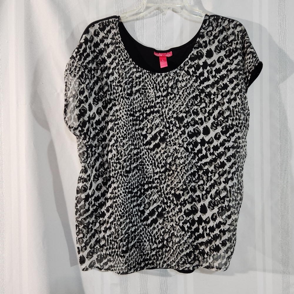 MIX & CO ANIMAL PRINT GREY, WHITE, & BLACK SHEER LIGHTWEIGHT BLOUSE SIZE LARGE